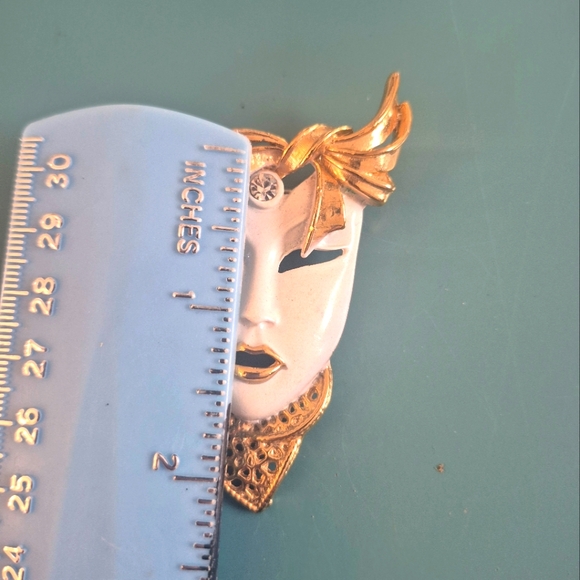 Gold Tone Mask Brooch Pin Mysterious Drama Ladies Woman Face Brooch - Picture 3 of 5
